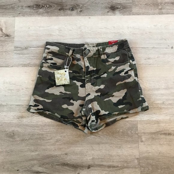 Army Shorts     Size 5.  Never worn - Picture 1 of 2